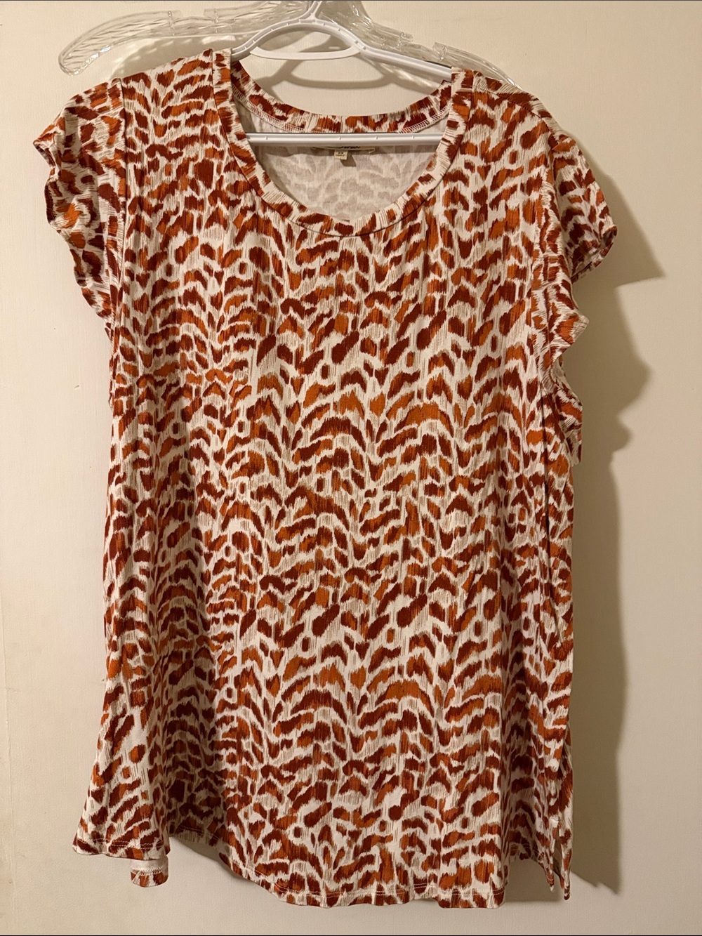 Women's Short Sleeve Animal-Print Tee in White & Rust